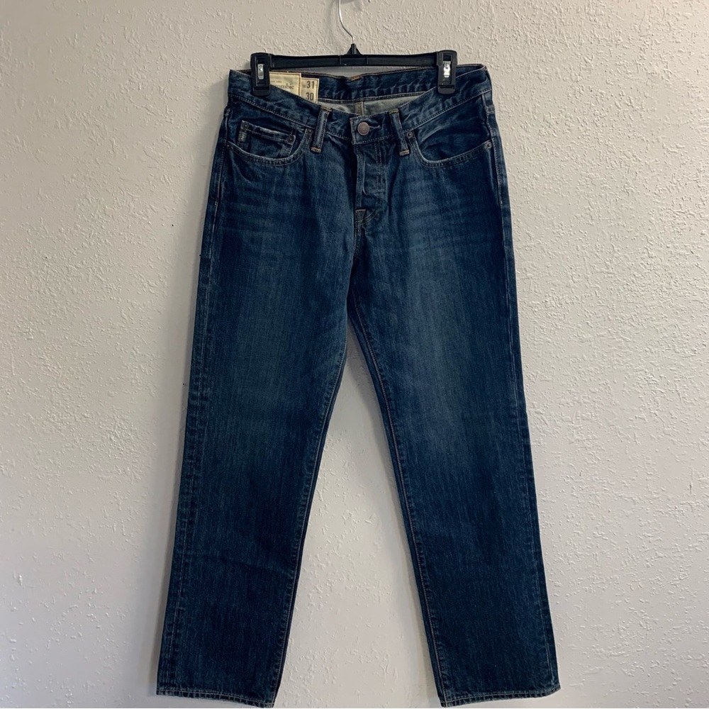 Abercrombie and Fitch men’s dark wash classic straight button fly jean’s 31/30